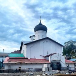 В храме святителя Николая Чудотворца (со Усохи) специалисты приступили к устройству кровли над южным приделом