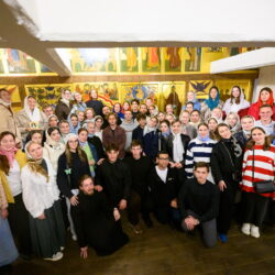 Божественной Литургией в Псково-Печерском монастыре завершилась смена православного молодежного лагеря «Трилучье»