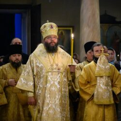 Митрополит Матфей возглавил всенощное бдение в Свято-Успенском Псково-Печерском монастыре