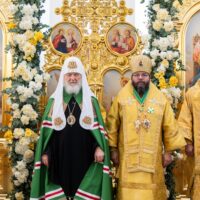 Митрополит Матфей сослужил Святейшему Патриарху Кириллу за Литургией в храме Успения Пресвятой Богородицы в Останкине города Москвы