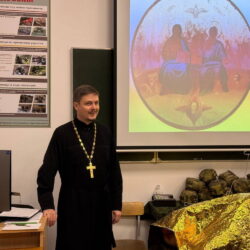 Клирик Псковской епархии провел встречу с курсантами центра «Воин»