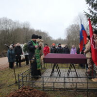 Клирик Псковской епархии совершил заупокойную литию на перезахоронении защитника Родины
