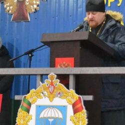 Клирик Псковской епархии принял участие в митинге, посвящённом дню принятия воинской присяги