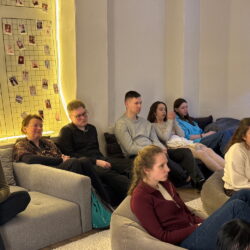 В молодежном центре Псковской епархии «Трилучье» прошел вечер духовной поэзии