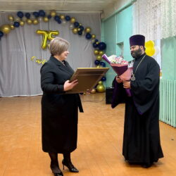 Благочинный храмов Островского района принял участие в праздновании юбилея школы №3