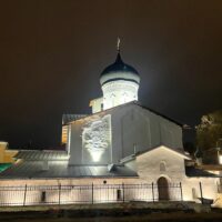 В храме святителя Николая Чудотворца (со Усохи) завершены отделочные работы внутри четверика и подключена архитектурная подсветка