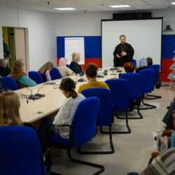 В рамках работы регионального этапа Рождественских чтений в Псковской областной библиотеке прошла открытая лекция «Любовь как нравственный компас: формирование личности в эпоху перемен»