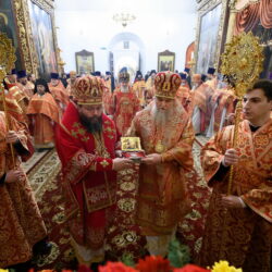 В день открытия регионального этапа Рождественских чтений в Свято-Троицкий кафедральный собор состоялось принесение частицы мощей великомученика Георгия Победоносца