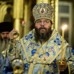 Митрополит Матфей совершил всенощное бдение в Псково-Печерском монастыре