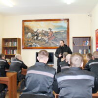 Клирик Псковской епархии поздравил с Рождеством Христовым осужденных, пребывающих в Псковском СИЗО