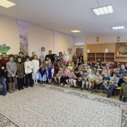 Воспитанники Воскресной школы храма святых апостолов Петра и Павла (с Буя) подарили Рождественский праздник малышам детского сада