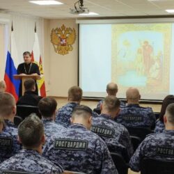 Клирик Псковской епархии поздравил сотрудников Росгвардии с праздником Богоявления Господня