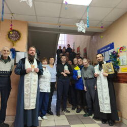 Клирики Псковской епархии поздравили постояльцев Дновского дома-интерната с Рождеством Христовым