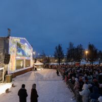 Хористы храма святого Александра Невского и гимназисты исполнили песнопения в спектакле «Чудо Рождества»