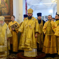 Митрополит Матфей и епископ Варнава совершили Литургию в Вознесенском кафедральном соборе города Великие Луки