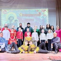 Воспитанники Воскресной школы храма Архангела Михаила города Дно прославили Пресвятую Богородицу на сцене Дома молодежи города Сольцы