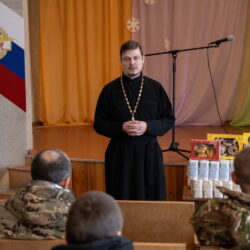 Настоятель храма святителя Николая (в Любятово) передал помощь бойцам, проходящим лечение в псковском госпитале