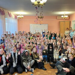 12 благотворительных представлений дали воспитанники театральной студии «Ковчег» при кафедральном соборе города Пскова