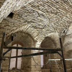 В Стефановской церкви Мирожского монастыря завершаются работы по реставрации кладки стен и сводов