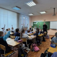 Куратор Воскресной школы Троицкого собора «Радость» встретился с учениками средней школы №9 им. А.С. Пушкина