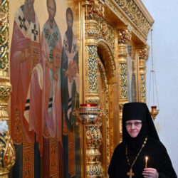 На сайте Синодального отдела по монастырям и монашеству вышла статья «Святыня на месте явления Трех Вселенских отцов и ее особое предназначение»