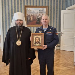 Состоялась рабочая встреча митрополита Матфея и командира 2-й отдельной Гвардейской бригады специального назначения