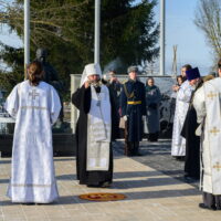 Митрополит Матфей совершил заупокойную литию по защитникам Отечества на погосте Выбуты