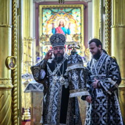 Митрополит Матфей совершил Литургию Преждеосвященных Даров в Псково-Печерском монастыре