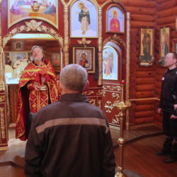Клирик Гдовского благочиния совершил Божественную Литургию в исправительной колонии №4