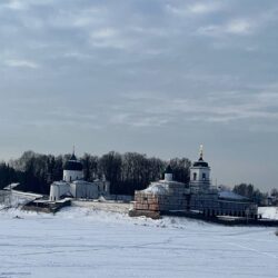 В Мирожском монастыре продолжается реставрация Стефановской церкви и братского корпуса