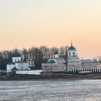 В Мирожском монастыре отреставрировали кованые решетки с окон Стефановской церкви