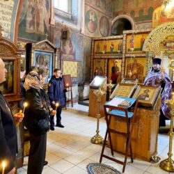 Сотрудники СИЗО-1 в день профессионального праздника стали участниками молебна в древнем Псковском храме на Мишариной горе