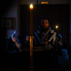 Митрополит Матфей совершил чтение акафиста Страстям Христовым в Свято-Успенском Псково-Печерском монастыре