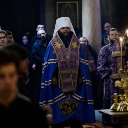 Митрополит Матфей совершил всенощное бдение в Псково-Печерском монастыре
