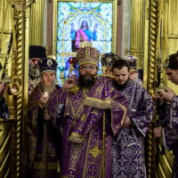 Митрополит Матфей возглавил всенощное бдение в Псково-Печерском монастыре