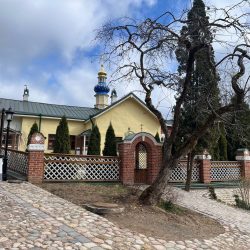 В Лазаревской церкви Псково-Печерского монастыря готовятся к открытию монастырской библиотеки