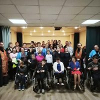 Клирики Псковской епархии поздравили со Светлой Пасхой постояльцев детского дома в деревне Бельское Устье