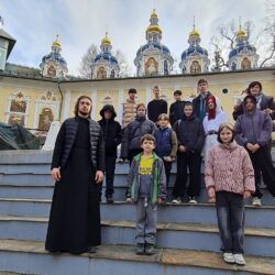 Воспитанники Центра помощи детям побывали в Псково-Печерском монастыре