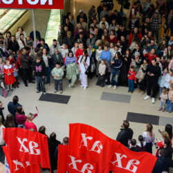 Вокальный пасхальный флешмоб прошел в торгово-развлекательном комплексе «Акваполис»