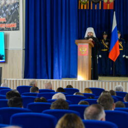 Митрополит Матфей принял участие в церемонии вручения боевого знамени 35-му отдельному медицинскому отряду Псковской дивизии