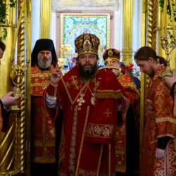 Митрополит Матфей возглавил всенощное бдение в Псково-Печерском монастыре