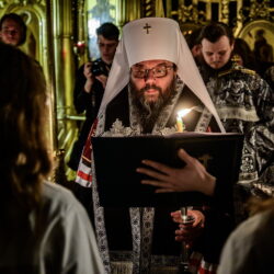 Митрополит Матфей возглавил вечернее богослужение и совершил монашеский постриг в Псково-Печерском монастыре