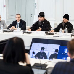 Митрополит Матфей принял участие в экспертной сессии «2160 точек роста: социально-экономическое программирование регионов» в Москве