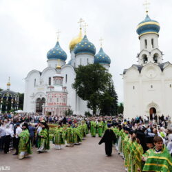 18 июля 2018 года, в день обретения честных мощей преподобного Сергия, игумена Радонежского, митрополит Псковский и Порховский Тихон сослужил Святейшему Патриарху Московскому и всея Руси Кириллу за Божественной Литургией в Свято-Троицкой Сергиевой Лавре.