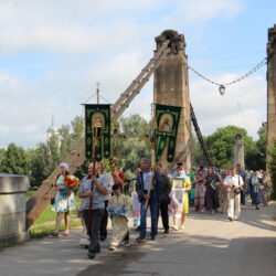 21 июля 2018 года, в день прославления Казанской иконы Божией Матери, в городе Острове прошел праздничный крестный ход.