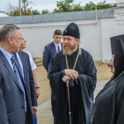 23 июля 2018 года в Спасо-Казанском Симанском женском монастыре города Острова митрополит Псковский и Порховский Тихон провел встречу с Полномочным представителем Президента России в Северо-Западном Федеральном округе Александром Дмитриевичем Бегловым.