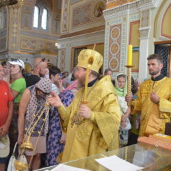 Вечером 27 июля 2018 года, накануне дня памяти святого равноапостольного великого князя Владимира и празднования 1030-летия Крещения Руси, торжественное Всенощное бдение в Свято-Владимирском соборе в Херсонесе возглавили митрополит Симферопольский и Крымский Лазарь и митрополит Псковский и Порховский Тихон.