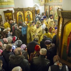 Проповедь митрополита Псковского и Порховского Тихона накануне собора Вселенских учителей и святителей Василия Великого, Григория Богослова и Иоанна Златоустого в Михайловском соборе Свято-Успенского Псково-Печерского монастыря.