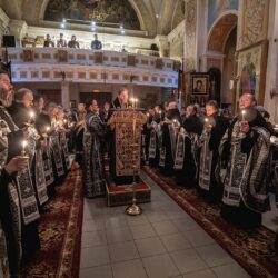 Вечером 7 апреля 2019 года, в Неделю 4-ю Великого поста, митрополит Псковский и Порховский Тихон совершил чтение акафиста Божественным Страстям Христовым (Пассию) в Свято-Успенском Псково-Печерском монастыре.