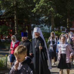 3 июня 2019 года, в день прославления иконы Пресвятой Богородицы “Умиление” Псково-Печерской, митрополит Псковский и Порховский Тихон совершил Божественную Литургию в Сретенском храме Свято-Успенского Псково-Печерского монастыря.